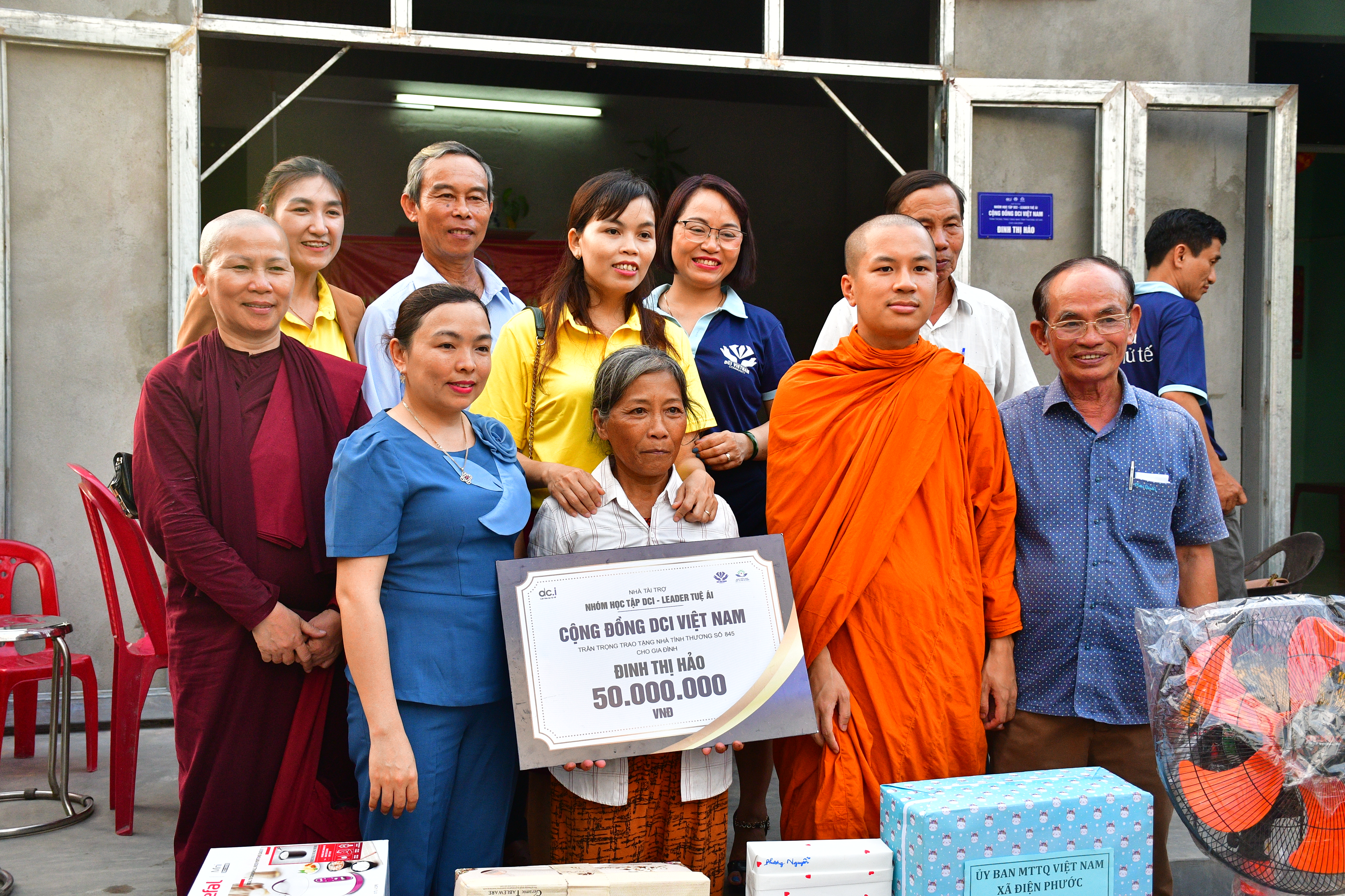 Bàn giao nhà tình thương hộ Đinh Thị Hảo